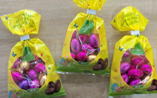 SACHET OEUFS PÂQUES NOIR, LAIT ET PRALINÉ 125GR