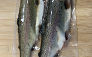 TRUITE ARC EN CIEL VIDÉE PISCICULTURE DE VOURZAC